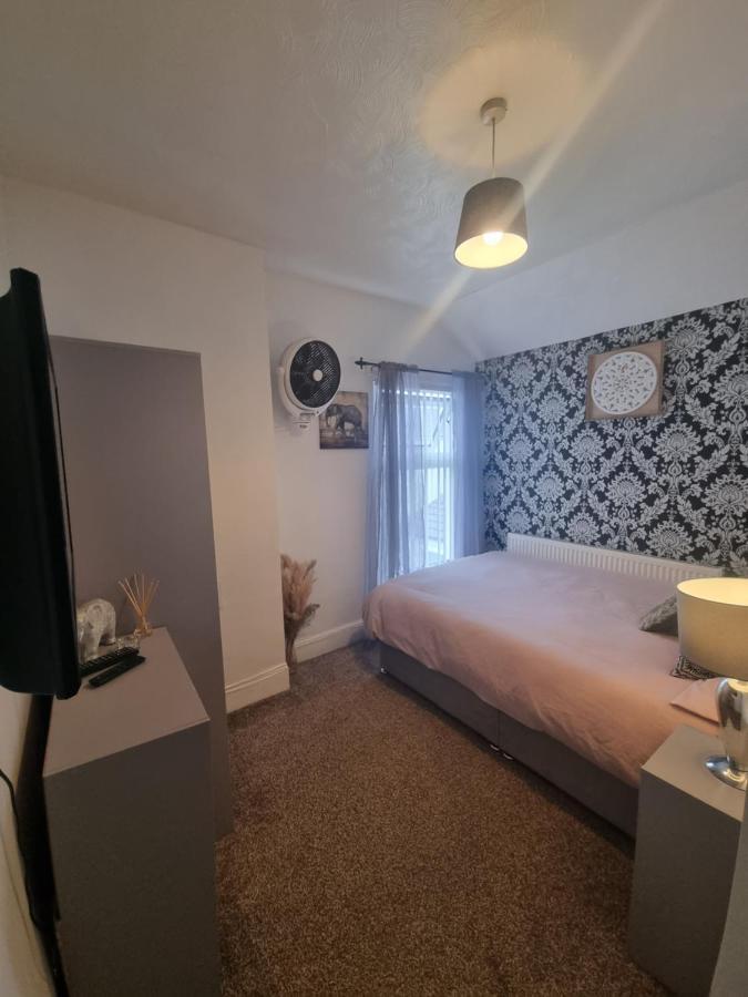 Private Room In Кардифф Экстерьер фото
