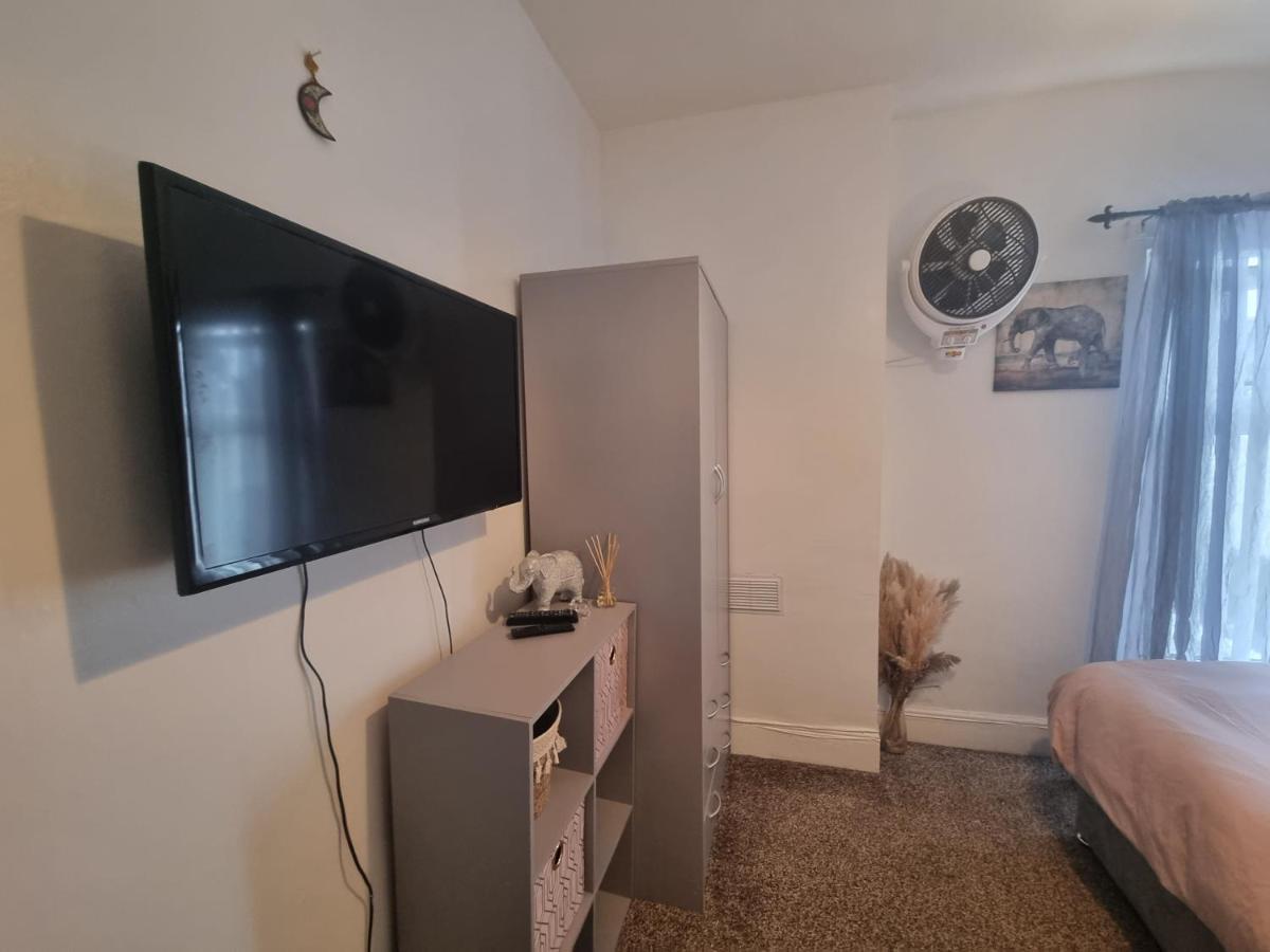 Private Room In Кардифф Экстерьер фото