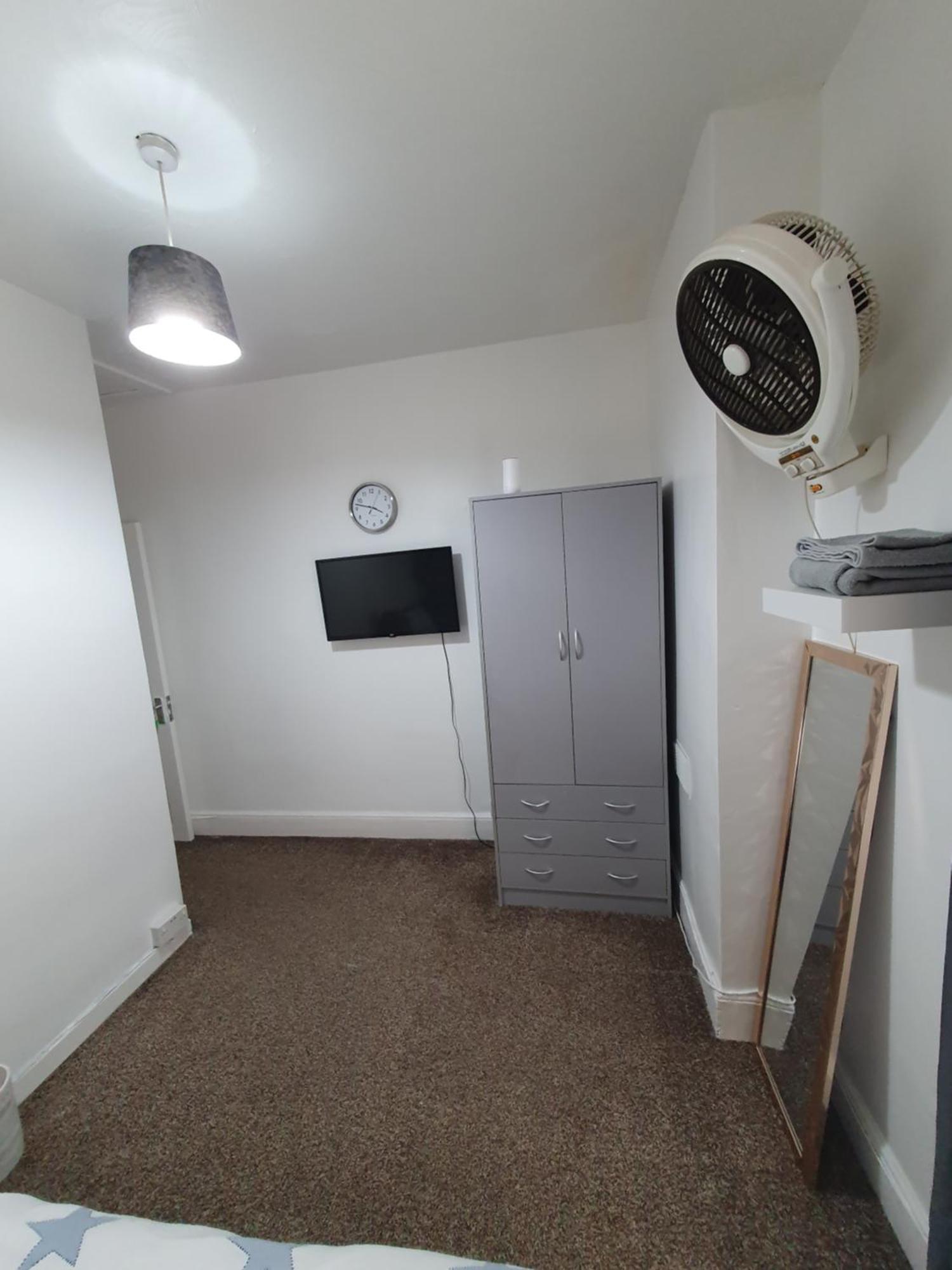 Private Room In Кардифф Экстерьер фото