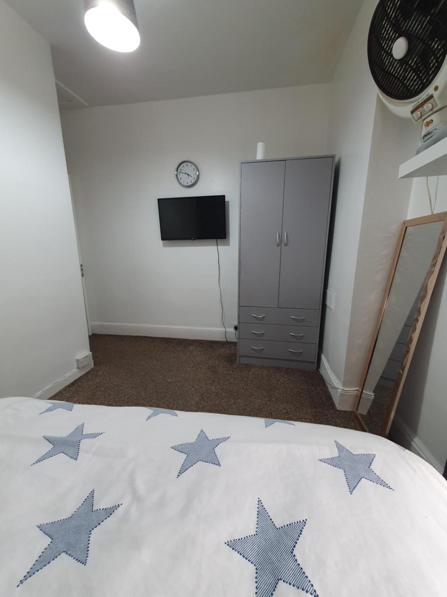 Private Room In Кардифф Экстерьер фото
