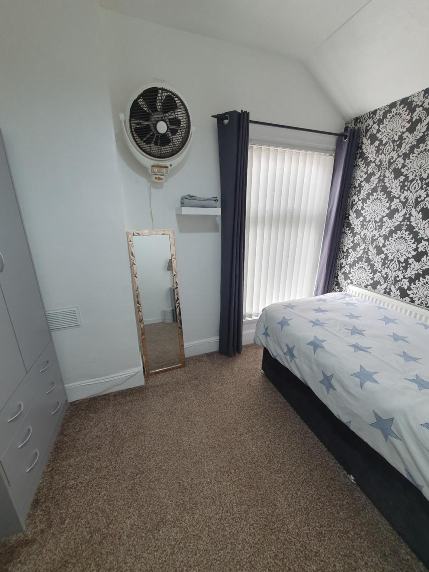 Private Room In Кардифф Экстерьер фото