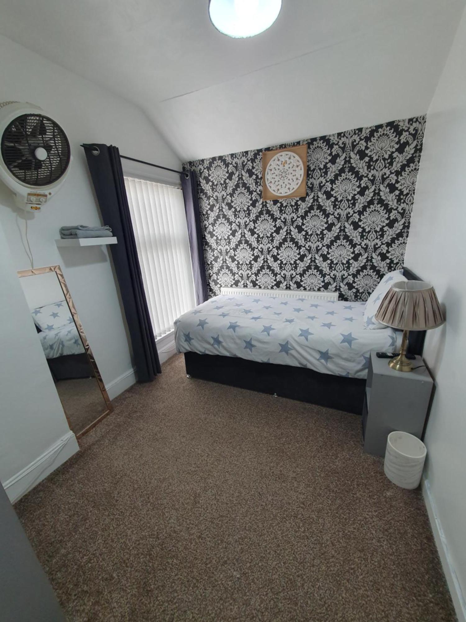 Private Room In Кардифф Экстерьер фото