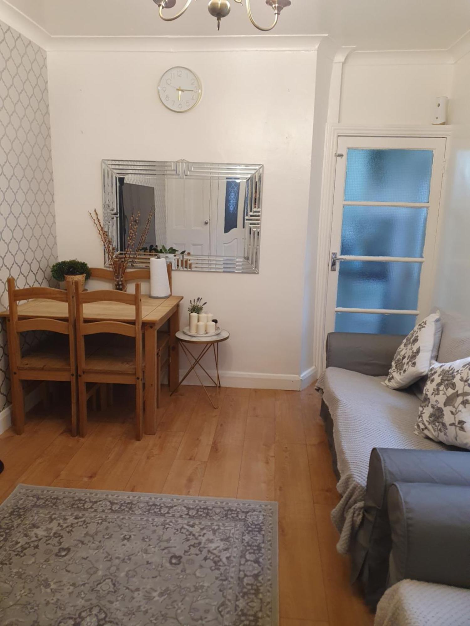 Private Room In Кардифф Экстерьер фото